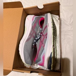 ASICS Women’s GT-1000 11 Size 9.5